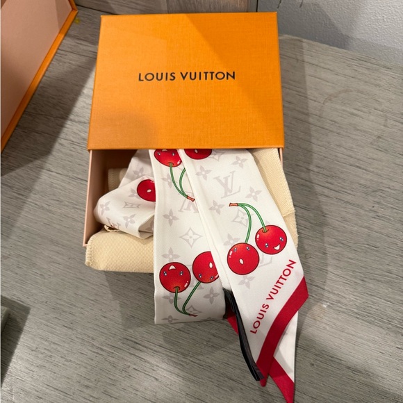 Louis Vuitton x Murakami Cerises Cherry White Bandeau Silk Scarf- NIB - Picture 4 of 7